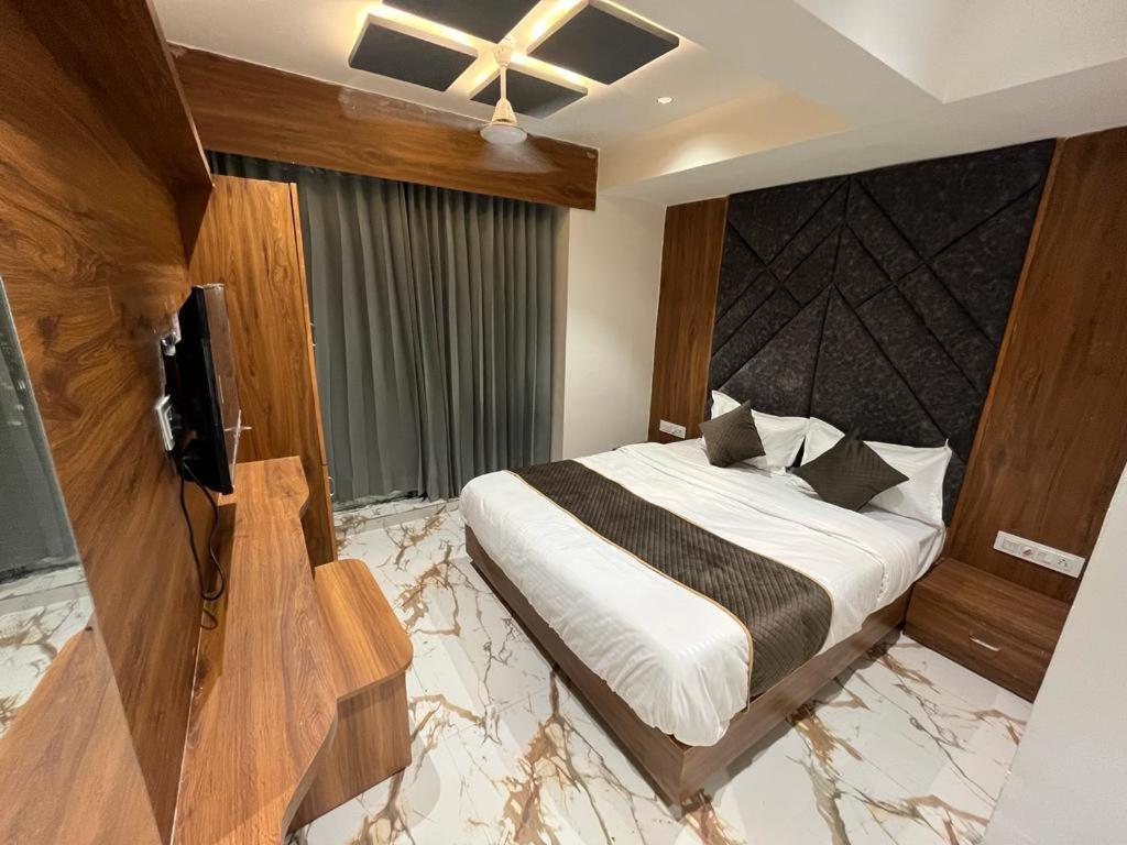 Hotel Paramount Villa Γκαντχιναγκάρ Εξωτερικό φωτογραφία