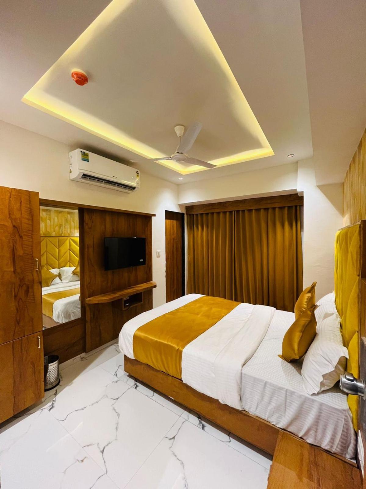 Hotel Paramount Villa Γκαντχιναγκάρ Εξωτερικό φωτογραφία