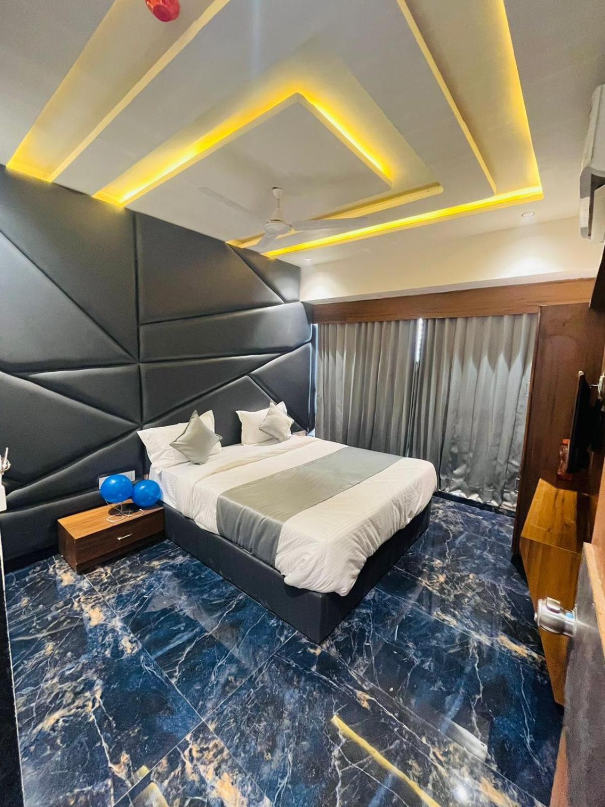 Hotel Paramount Villa Γκαντχιναγκάρ Εξωτερικό φωτογραφία